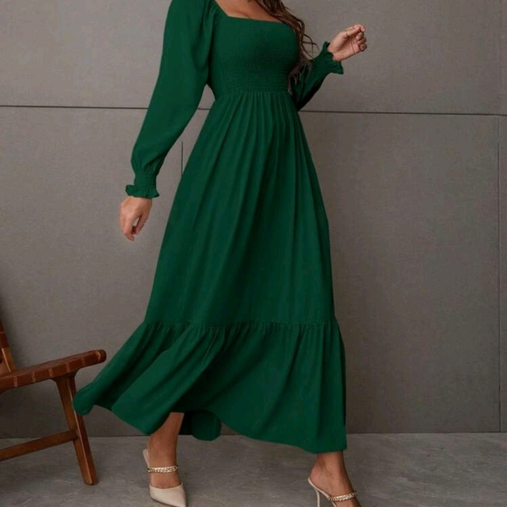 Elegant Green Long-Sleeve Maxi Dress - Picture 1 of 4